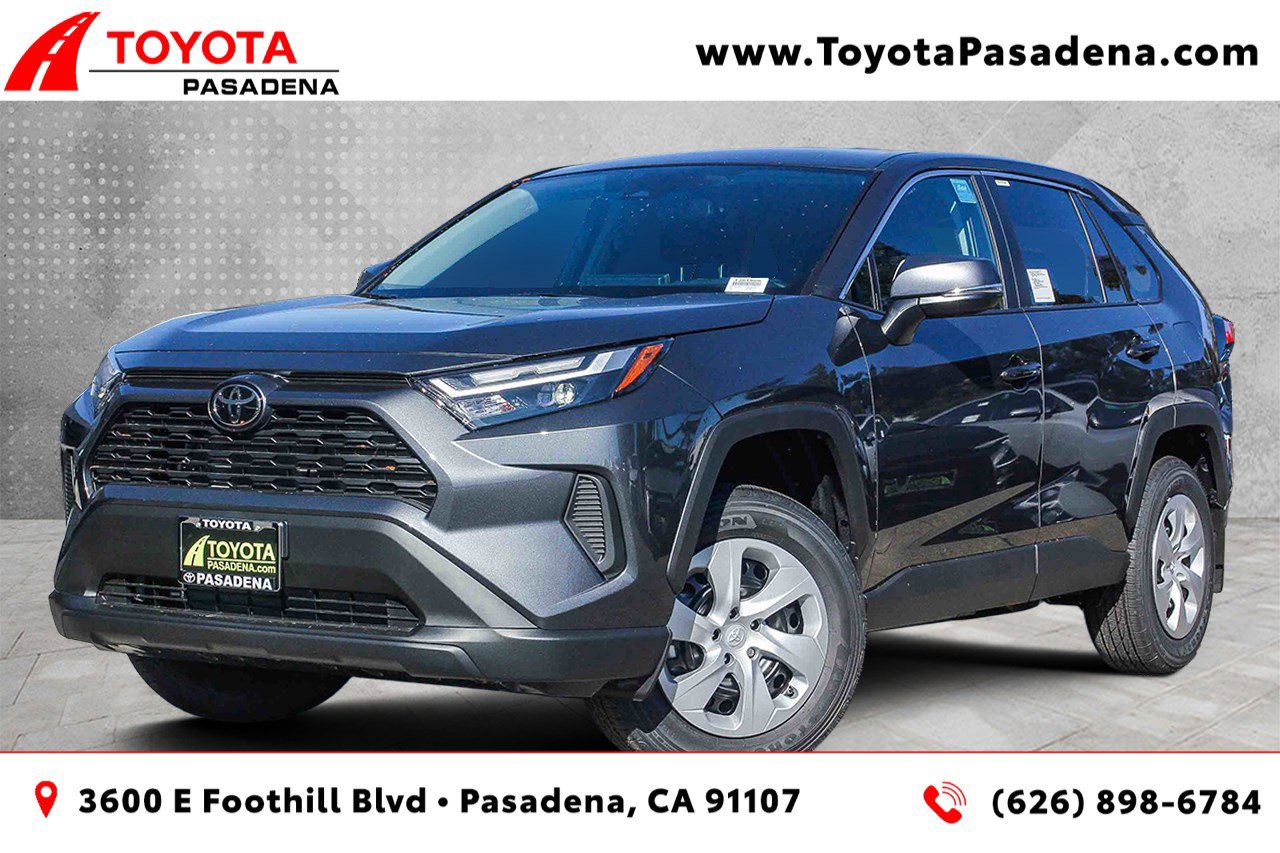 2025 Toyota RAV4 LE's photo