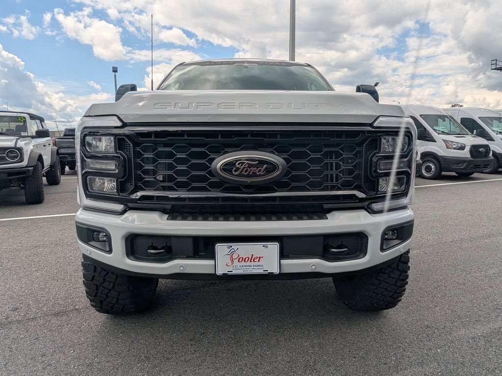 2025 Ford F-250 photo 9