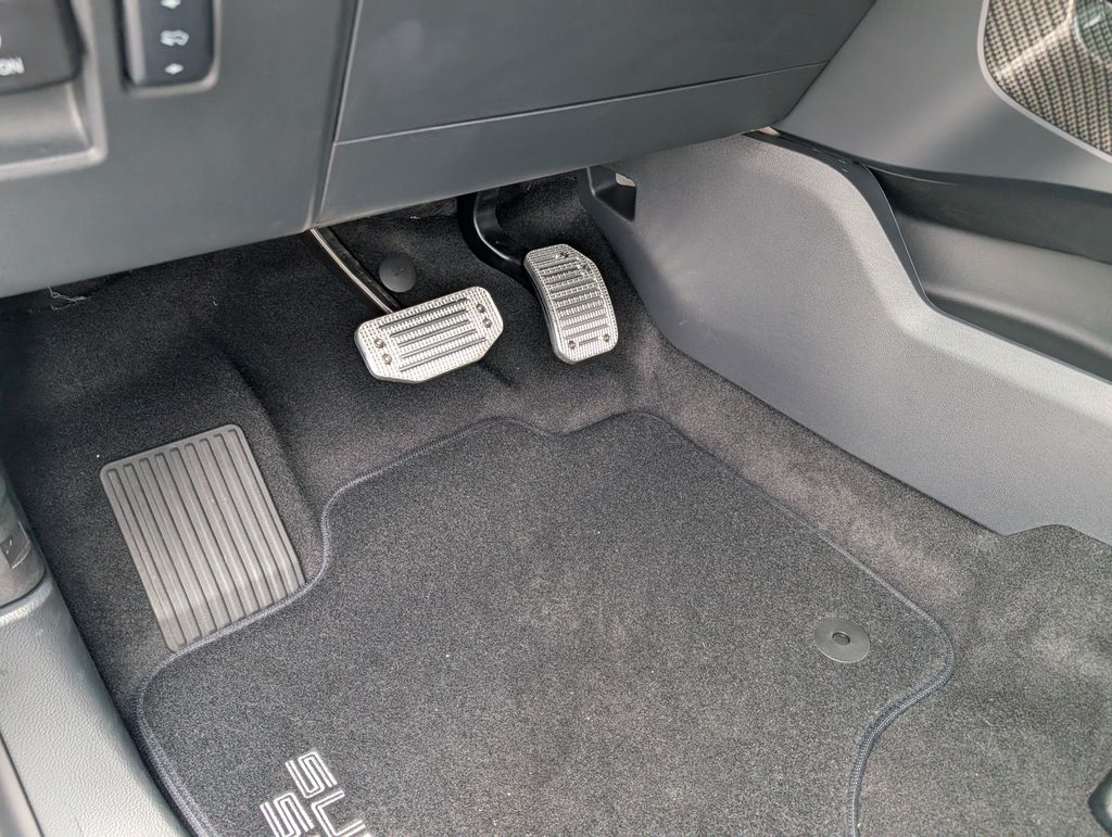 2025 Ford F-150 Lariat photo 14