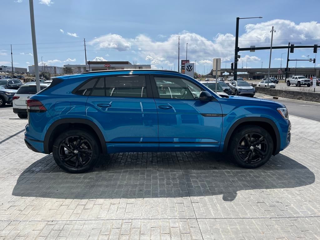 2025 Volkswagen Atlas Cross Sport SEL R-Line photo 6