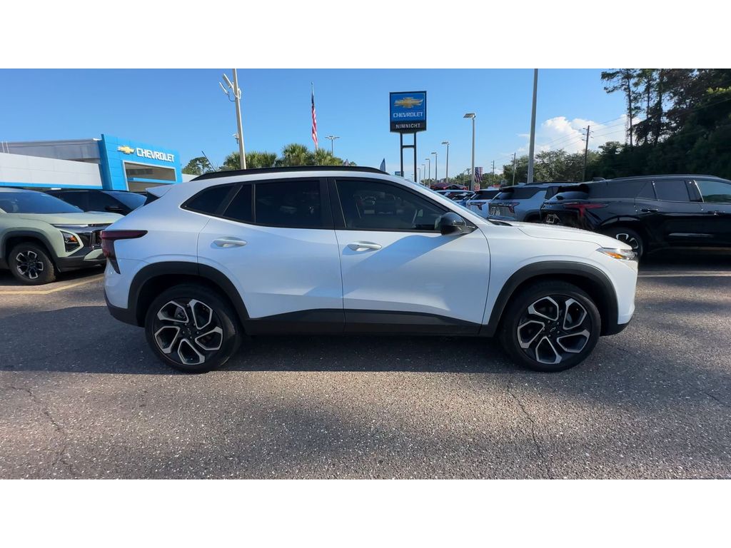 2025 Chevrolet Trax photo 8