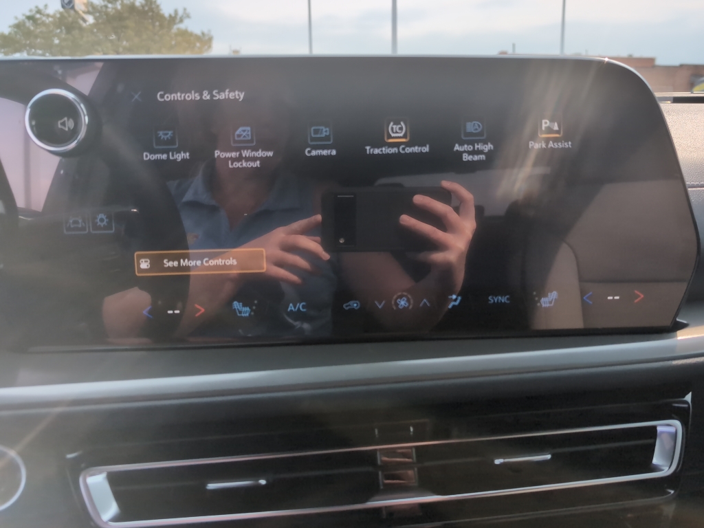 2026 Chevrolet Traverse photo 12