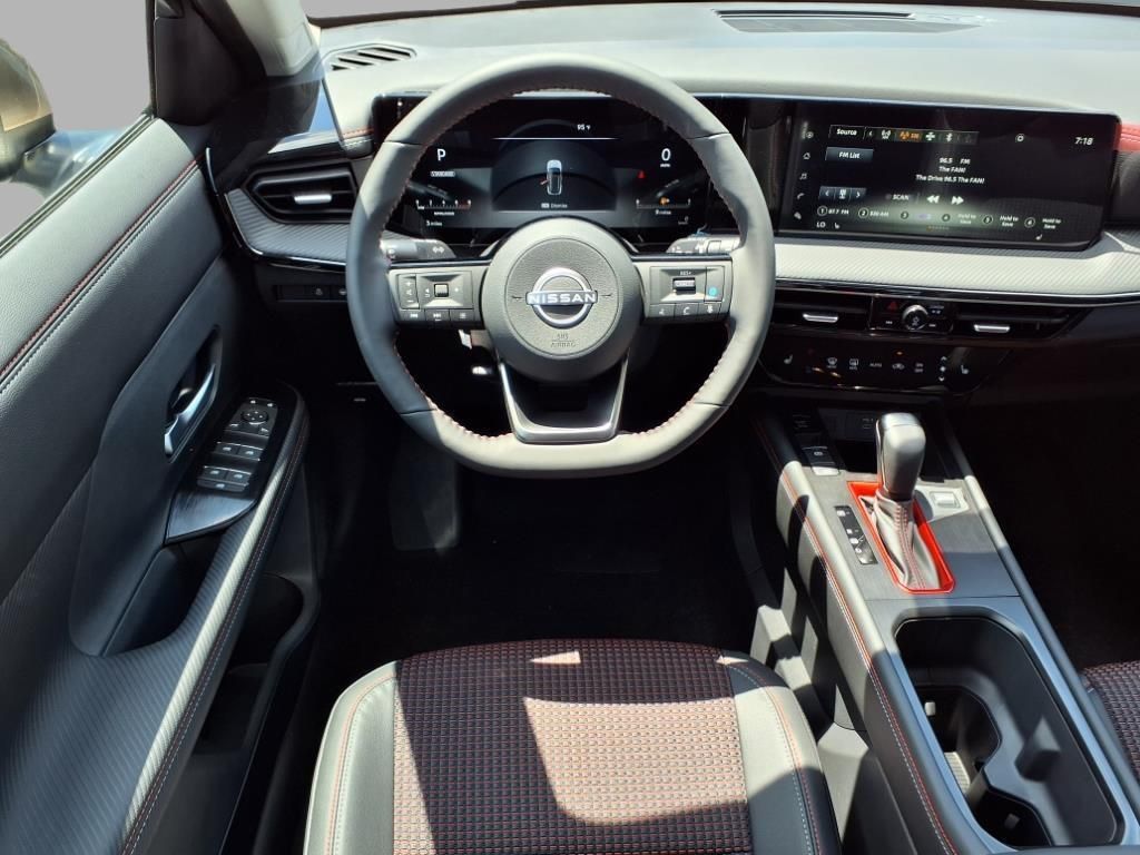 2025 Nissan Kicks SR photo 4