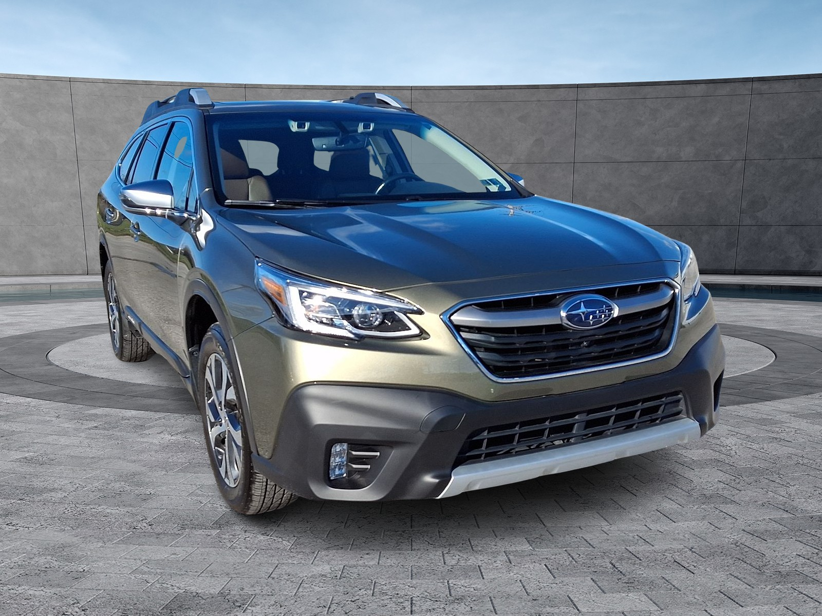 2020 Subaru Outback Touring photo 2