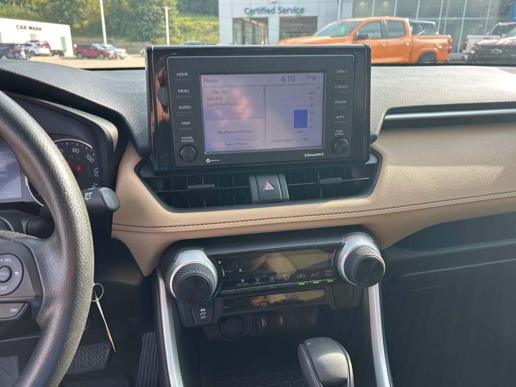 2021 Toyota RAV4 LE photo 12
