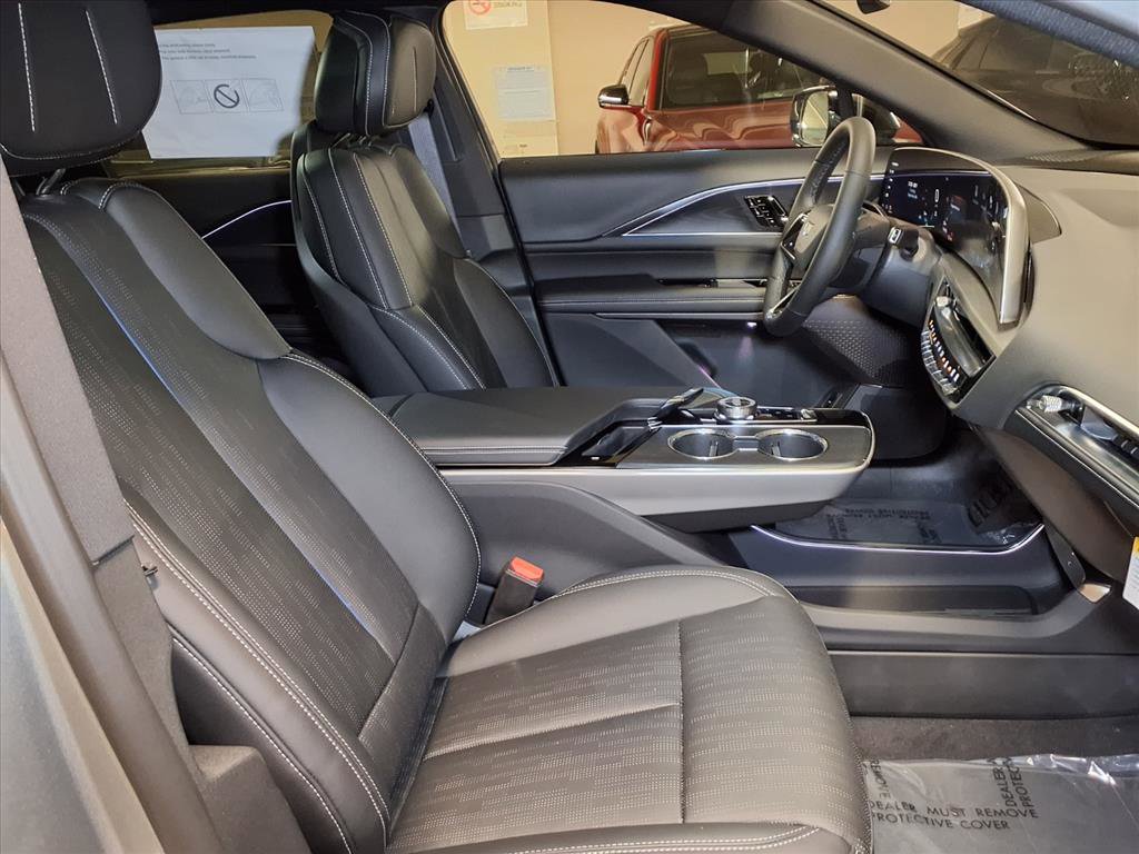 2025 Cadillac Lyriq Luxury photo 6