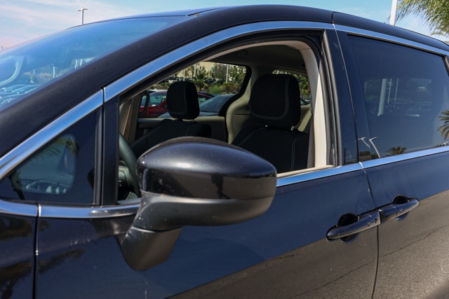 2023 Chrysler Voyager LX photo 11