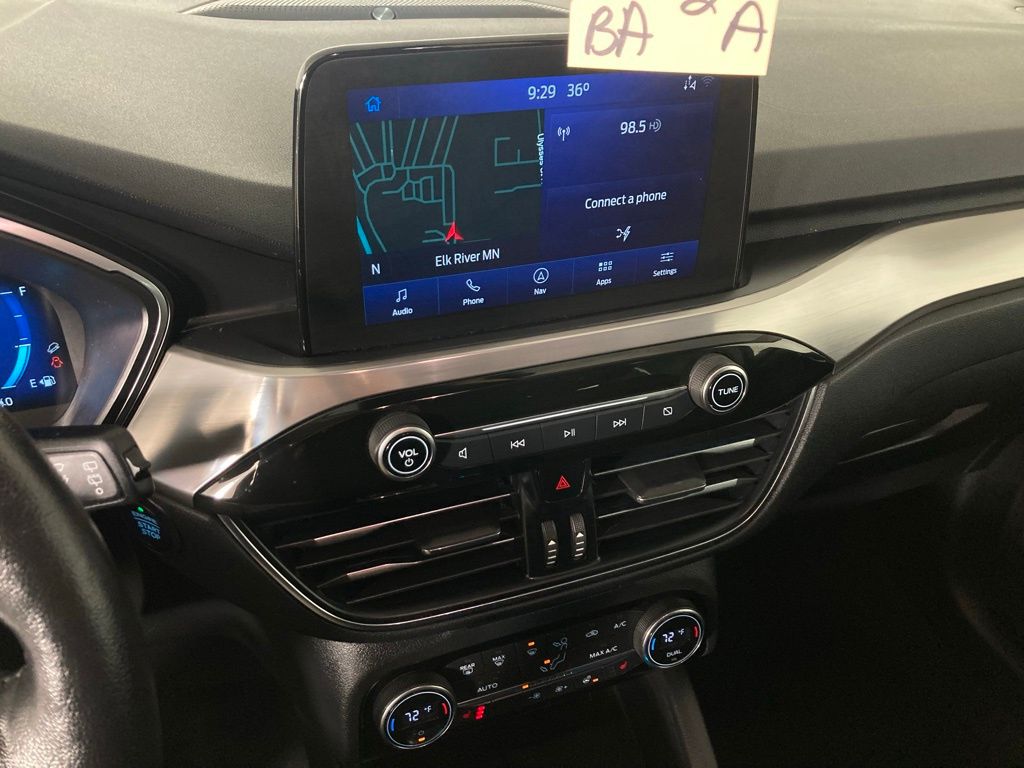 2021 Ford Escape Hybrid Titanium photo 2