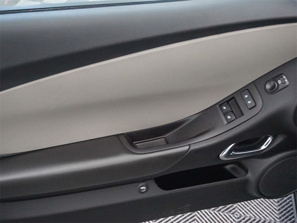 2014 Chevrolet Camaro photo 16