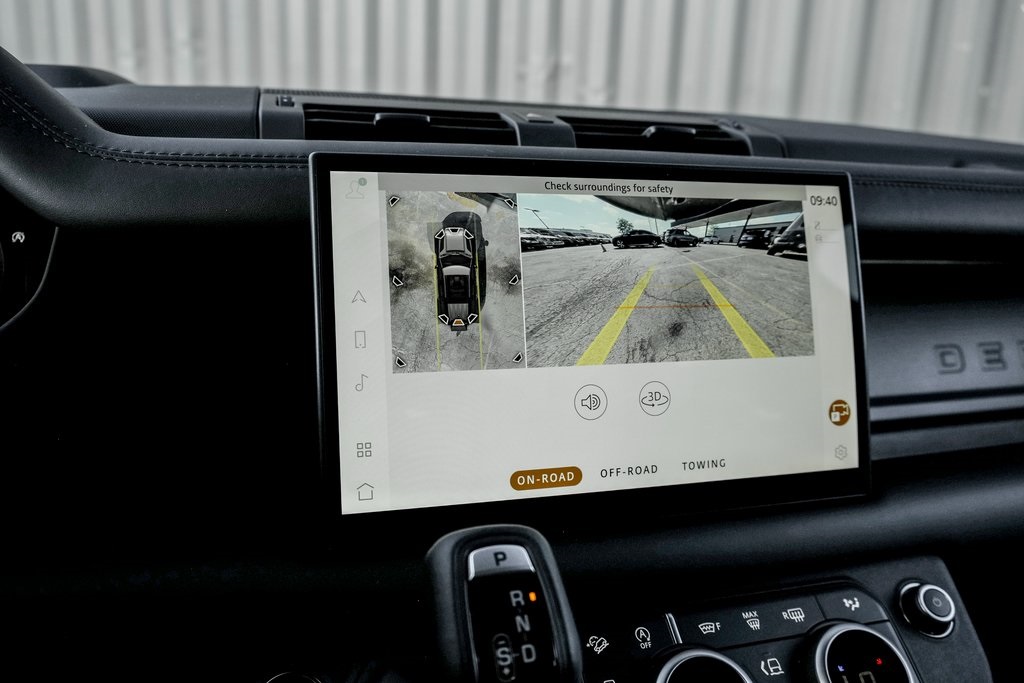2025 Land Rover Defender 110 X-Dynamic SE photo 13