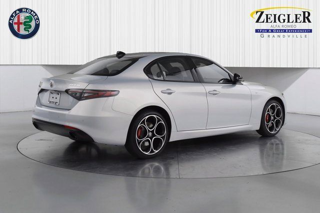 2024 Alfa Romeo Giulia Ti photo 3