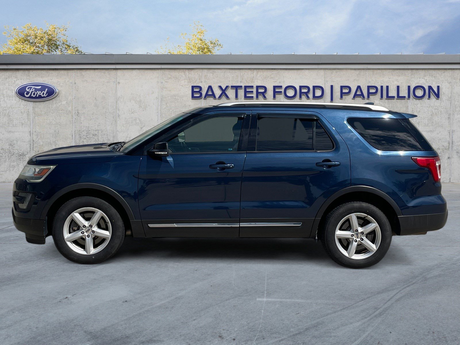 2016 Ford Explorer XLT photo 2