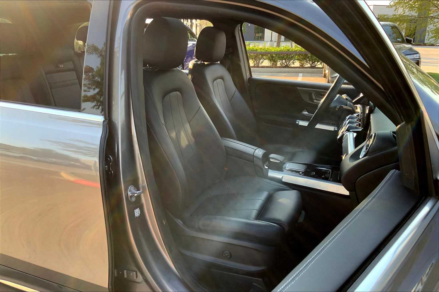 2022 Mercedes Benz GLB 250 photo 8