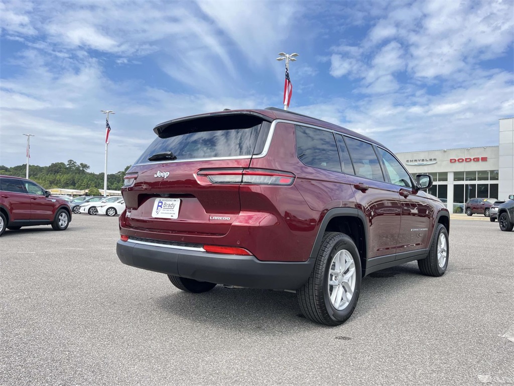 2025 Jeep Grand Cherokee Laredo X photo 2