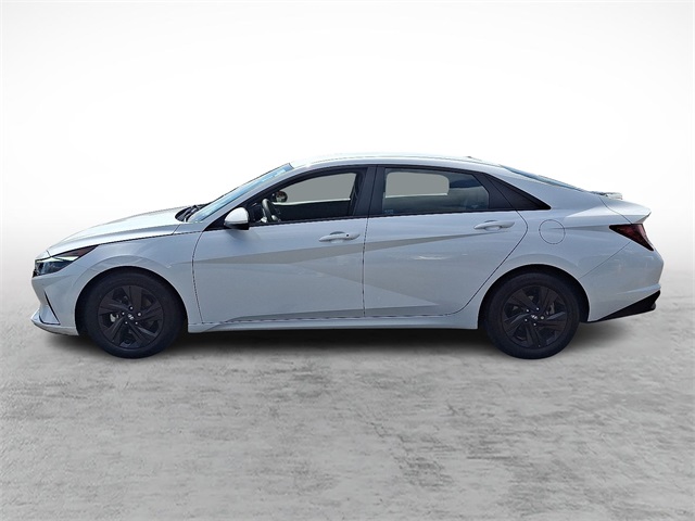 2022 Hyundai Elantra SEL photo 6