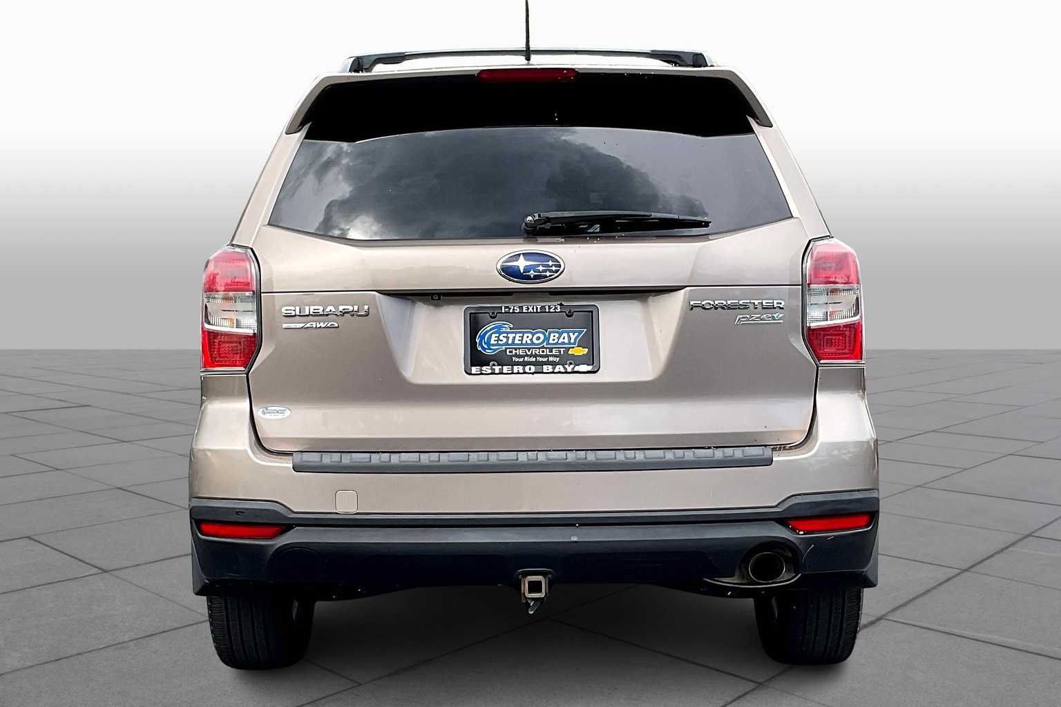 2015 Subaru Forester 2.5i Touring photo 4