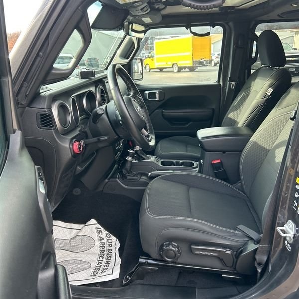 2021 Jeep Gladiator Sport photo 3