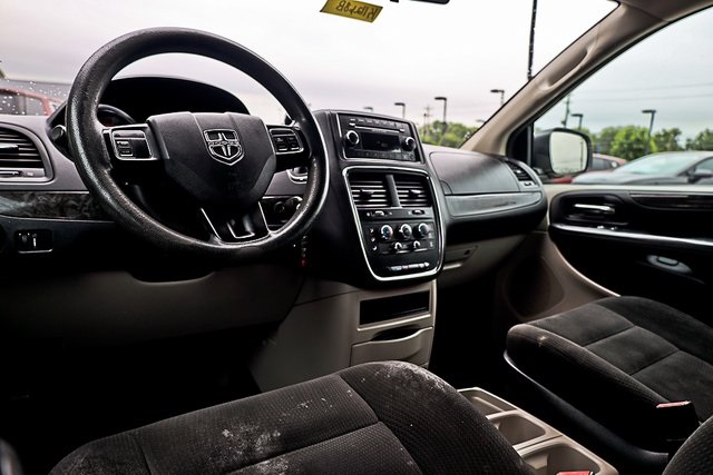 2016 Dodge Grand Caravan SE photo 3