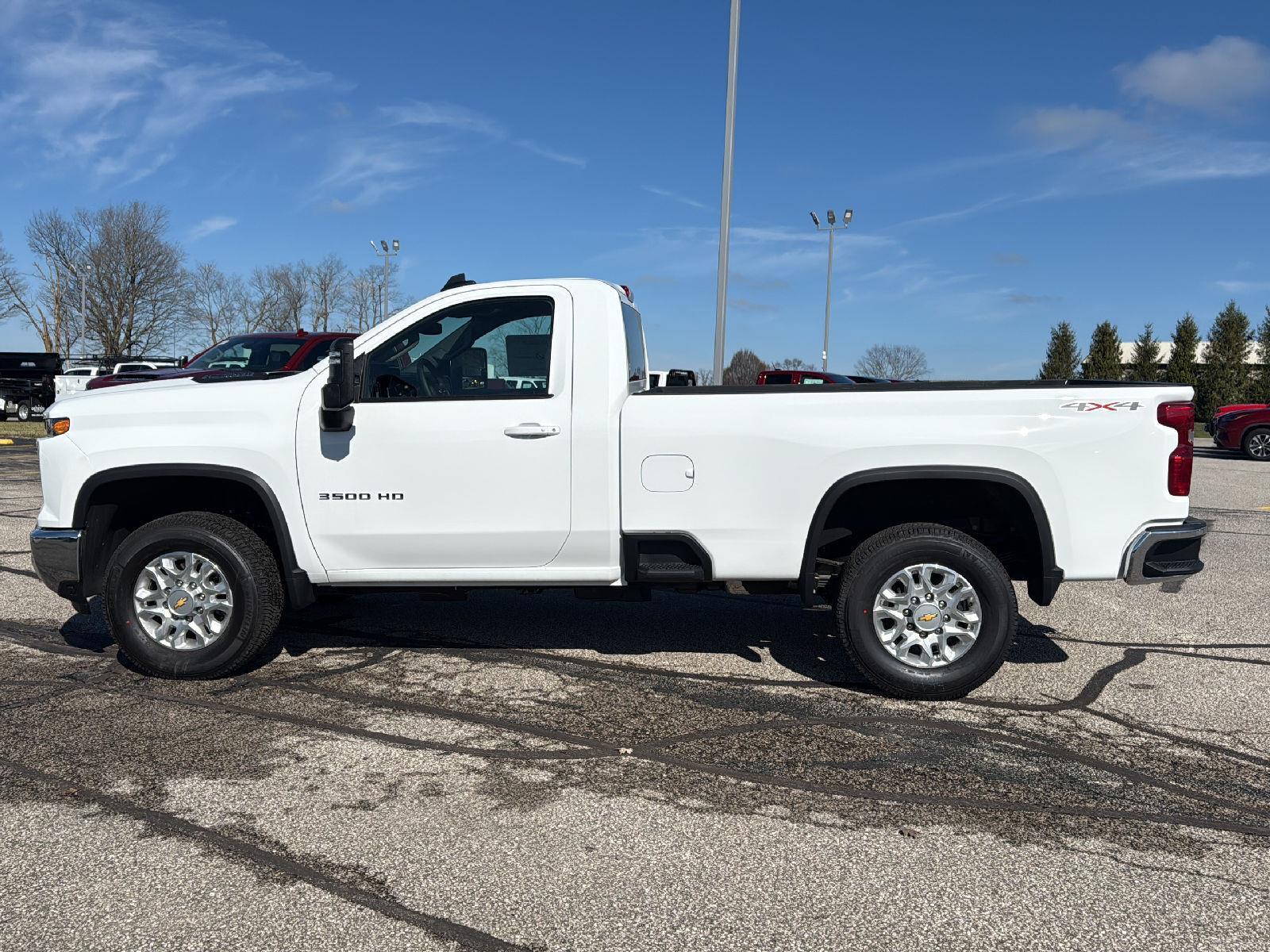 2025 Chevrolet Silverado 3500HD LT photo 3