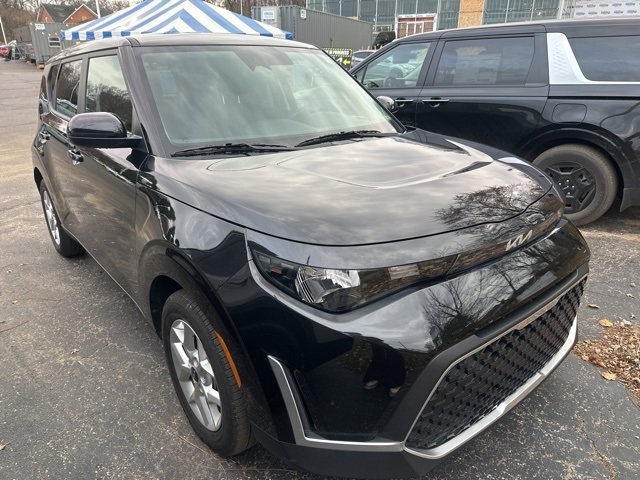 2024 Kia Soul LX photo 2