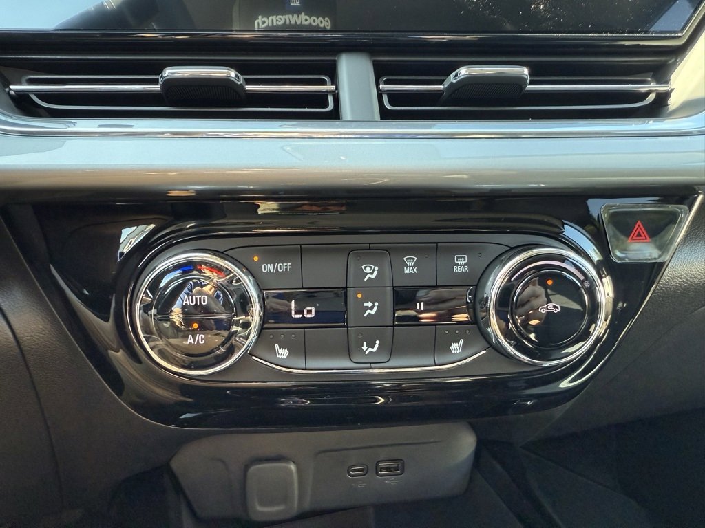 2025 Chevrolet Trax LT photo 8