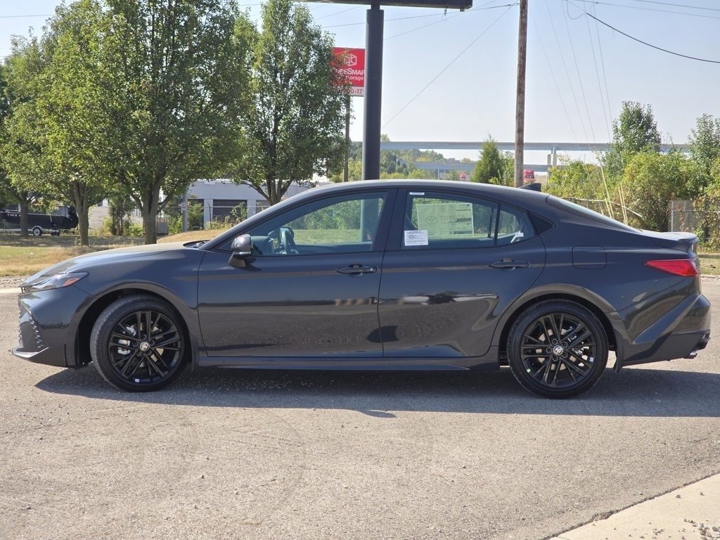 2026 Toyota Camry SE photo 4