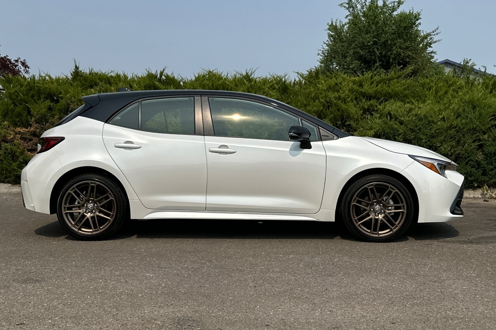 2025 Toyota Corolla SE photo 3