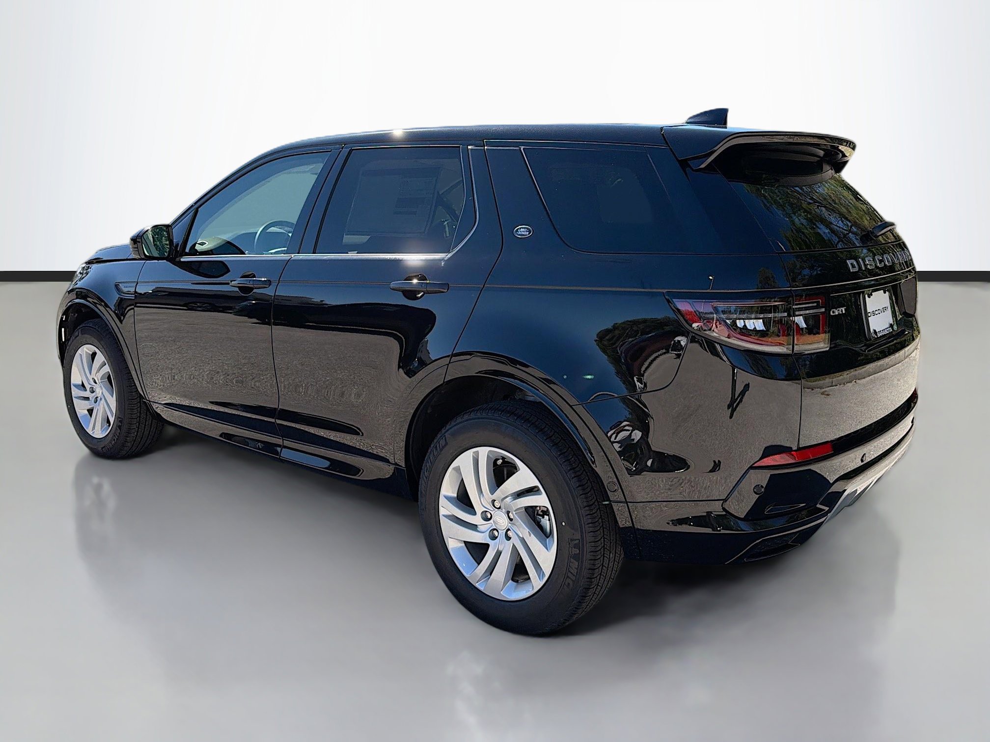 2025 Land Rover Discovery Sport S photo 2