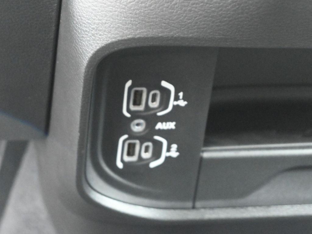 2025 Ram 2500 Tradesman photo 3
