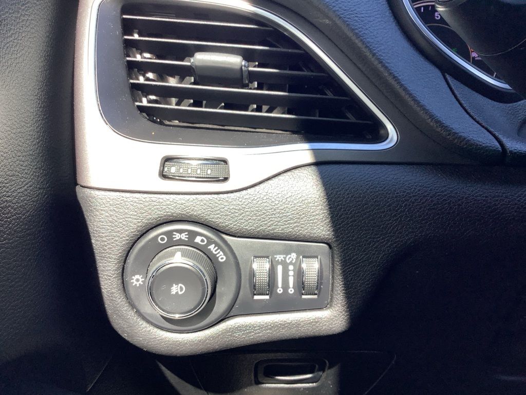 2019 Jeep Cherokee Latitude photo 12