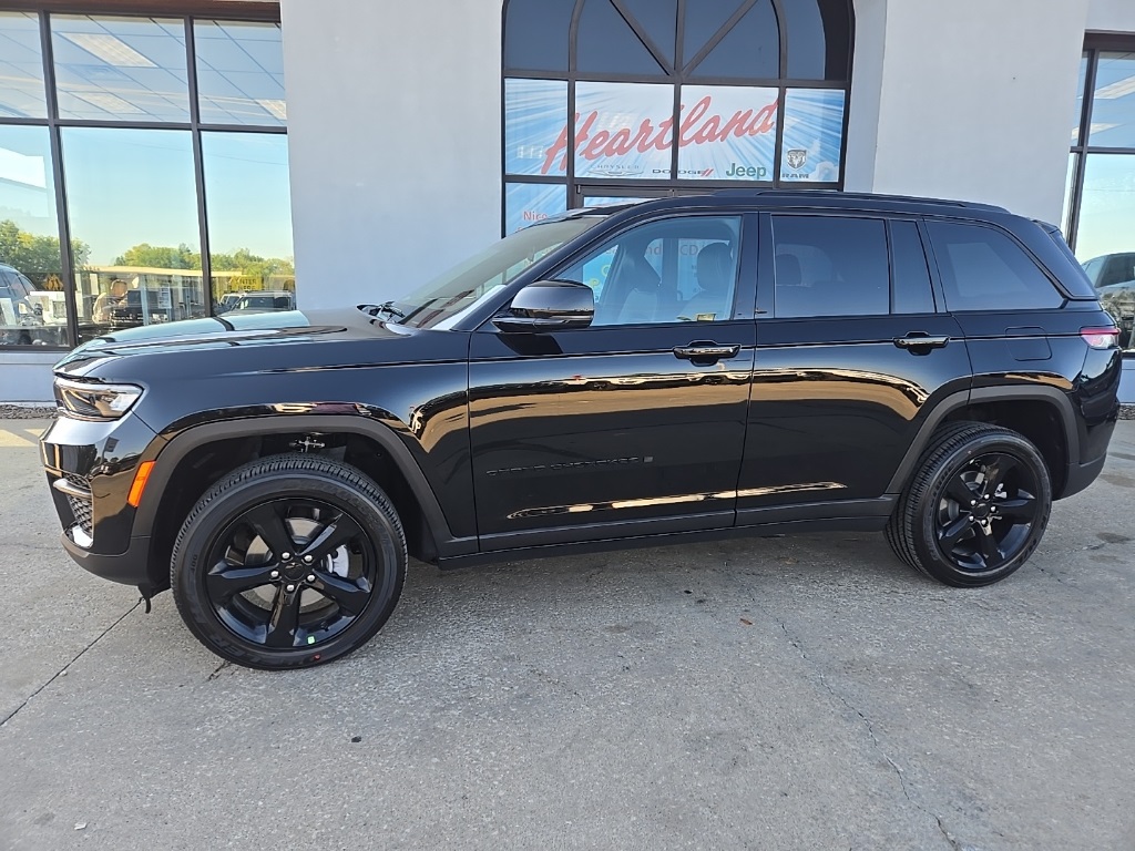 2025 Jeep Grand Cherokee Altitude photo 4