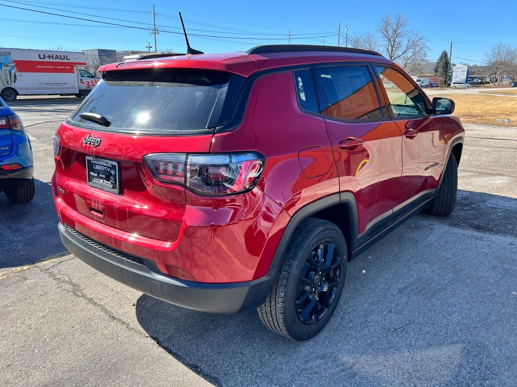 2025 Jeep Compass Latitude photo 3