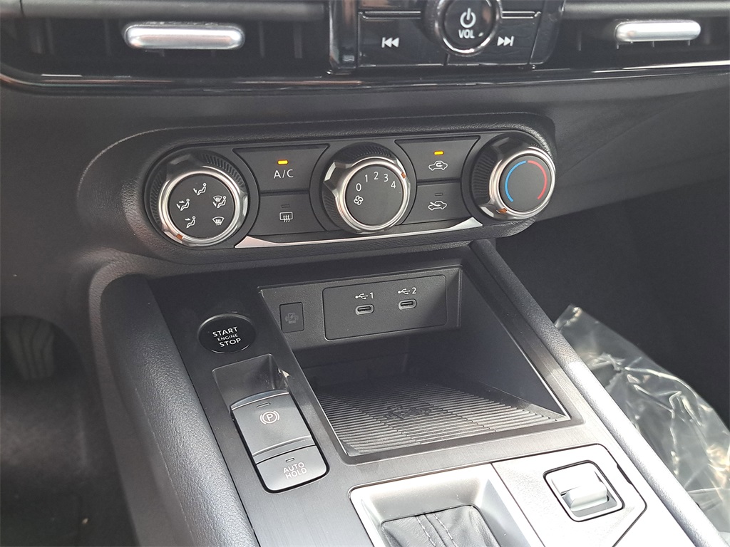 2025 Nissan Kicks SV photo 26