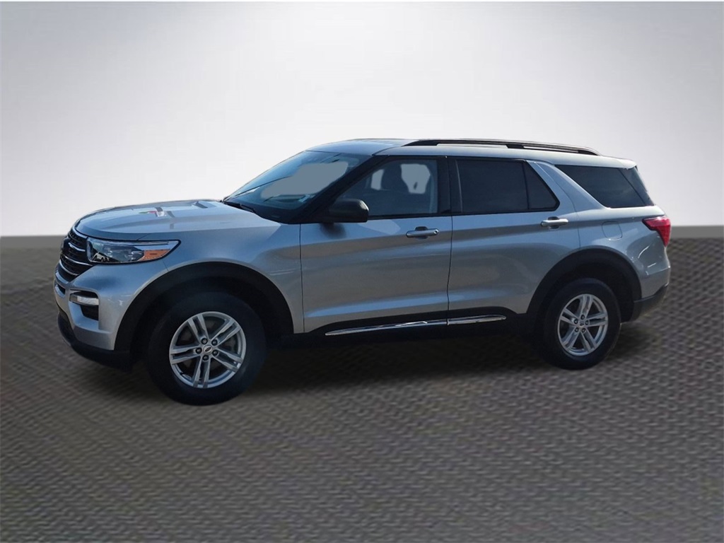 2023 Ford Explorer XLT photo 3