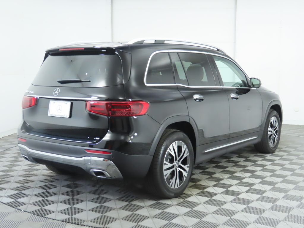 2026 Mercedes Benz GLB 250 photo 5