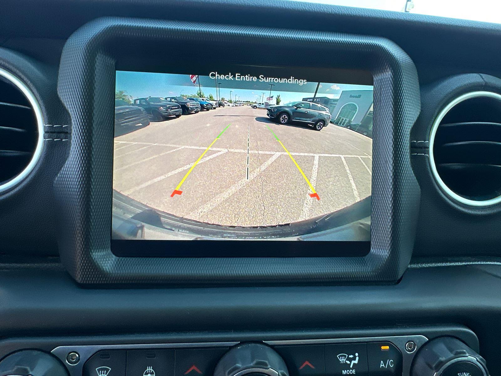 2023 Jeep Wrangler Sahara photo 18