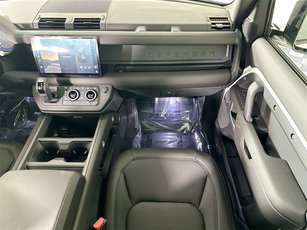 2025 Land Rover Defender 110 S photo 26