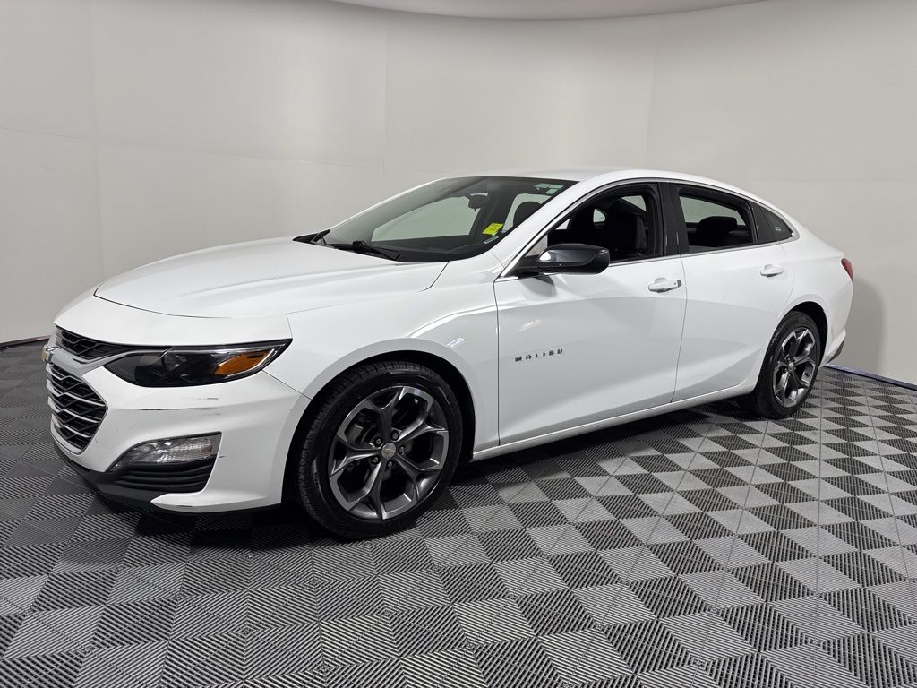 2024 Chevrolet Malibu 1LT photo 2