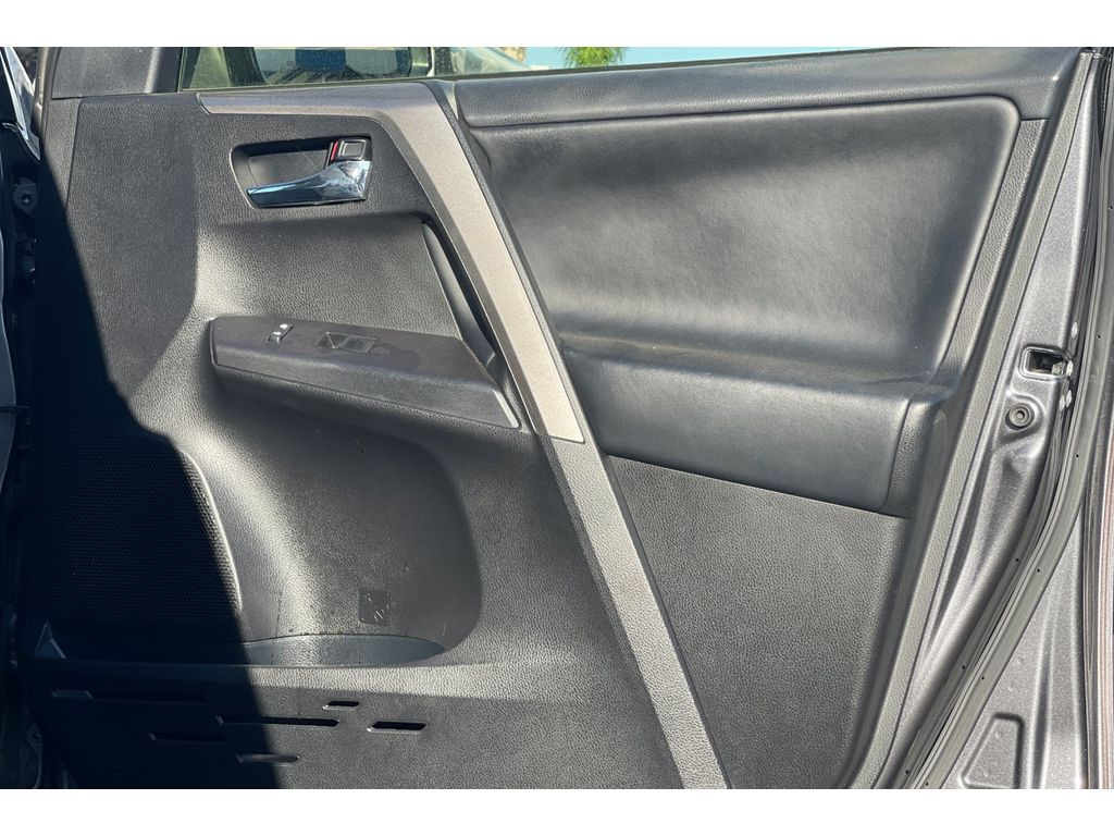 2017 Toyota RAV4 XLE photo 20
