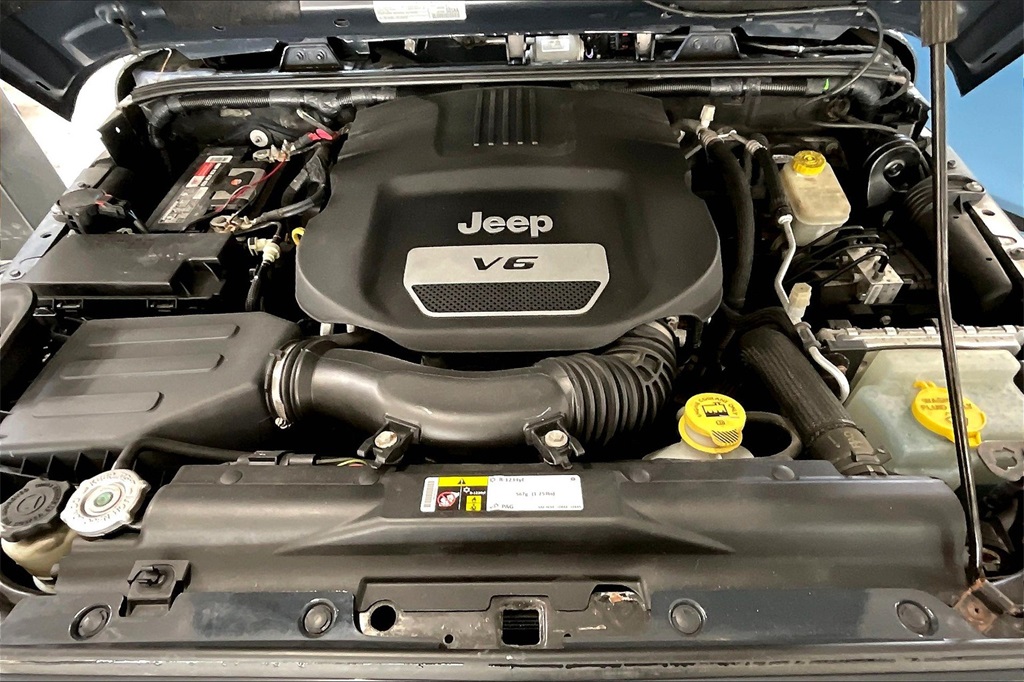 2016 Jeep Wrangler Unlimited Sahara photo 9