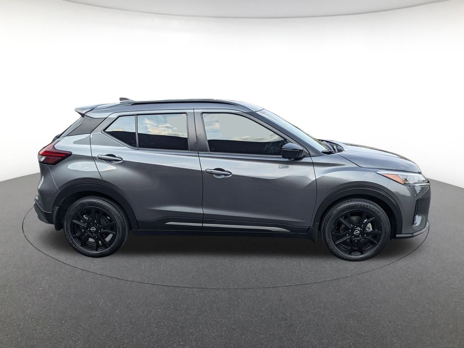 2023 Nissan Kicks SR photo 4