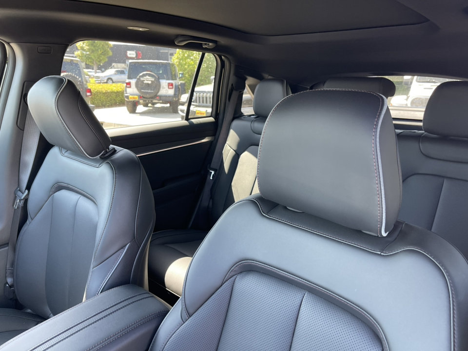 2025 Jeep Wagoneer S Limited photo 13