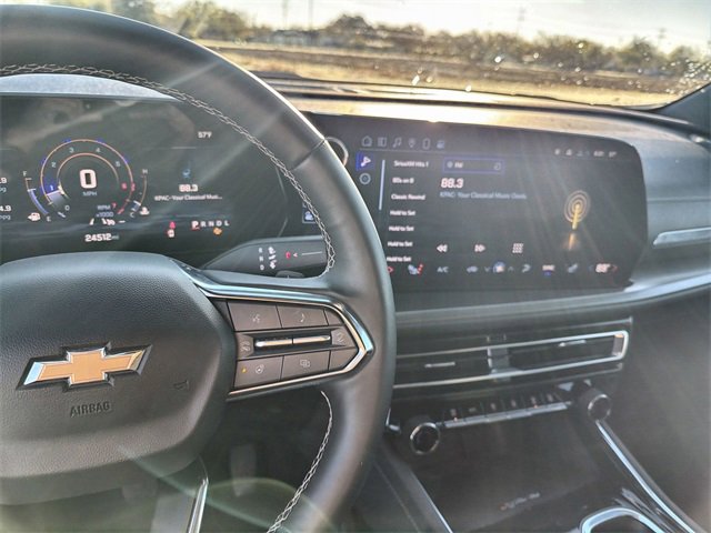 2025 Chevrolet Traverse photo 2