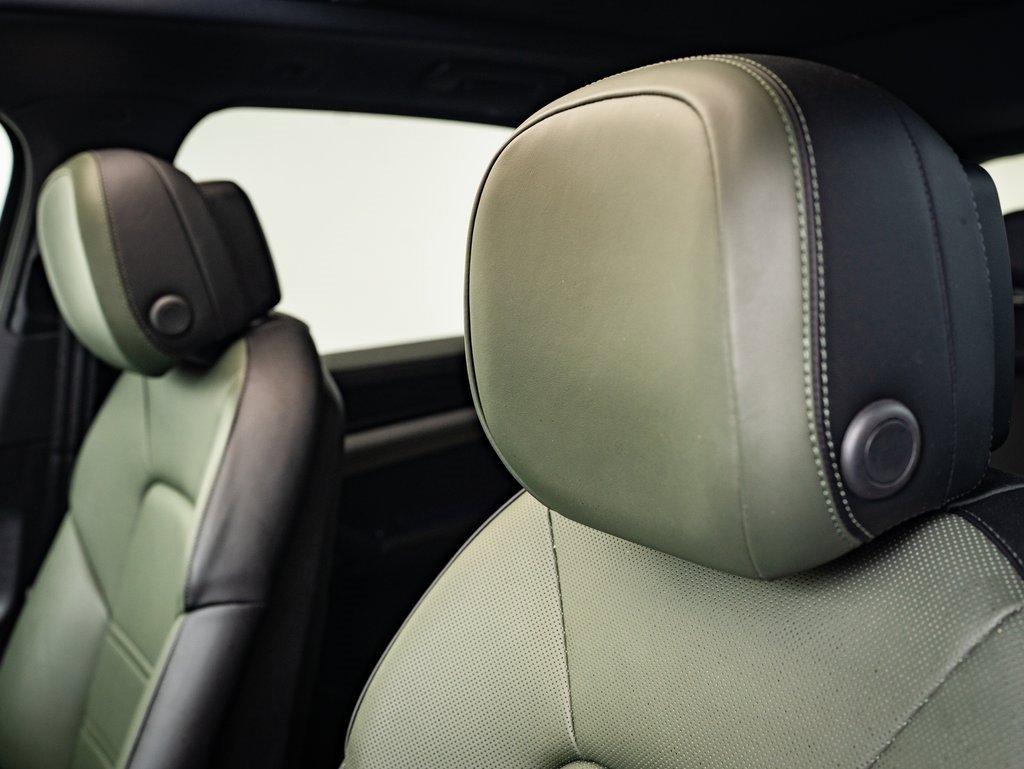 2024 Porsche Cayenne photo 19