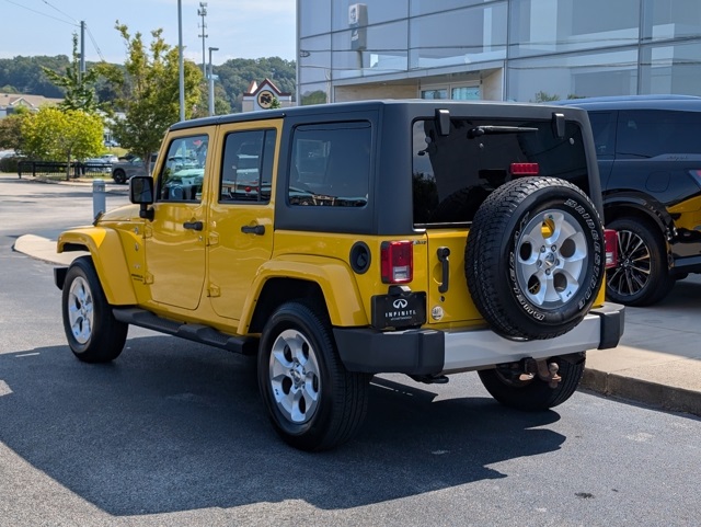 2015 Jeep Wrangler Unlimited Sahara photo 2