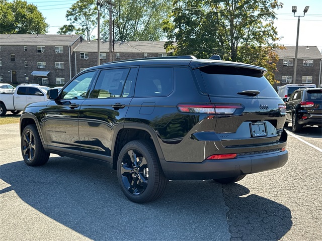 2025 Jeep Grand Cherokee Limited photo 2