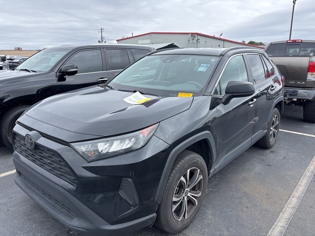 2019 Toyota RAV4 LE's photo