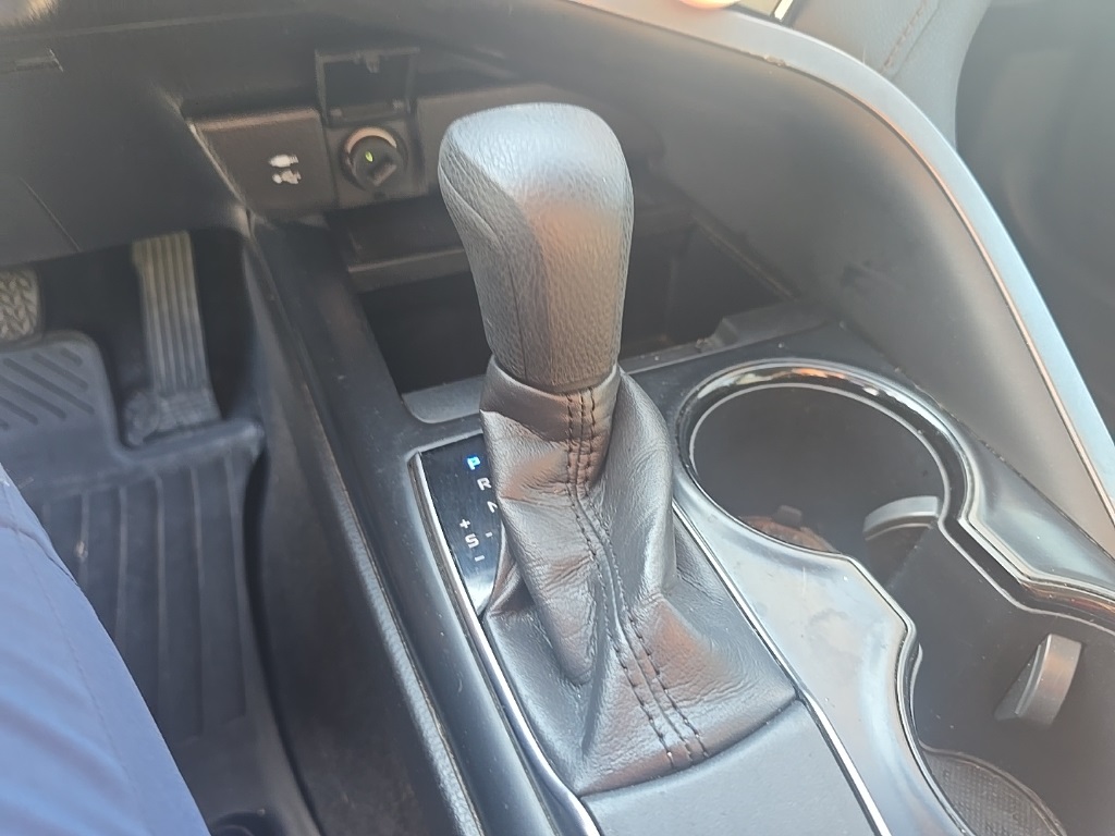 2018 Toyota Camry LE photo 14