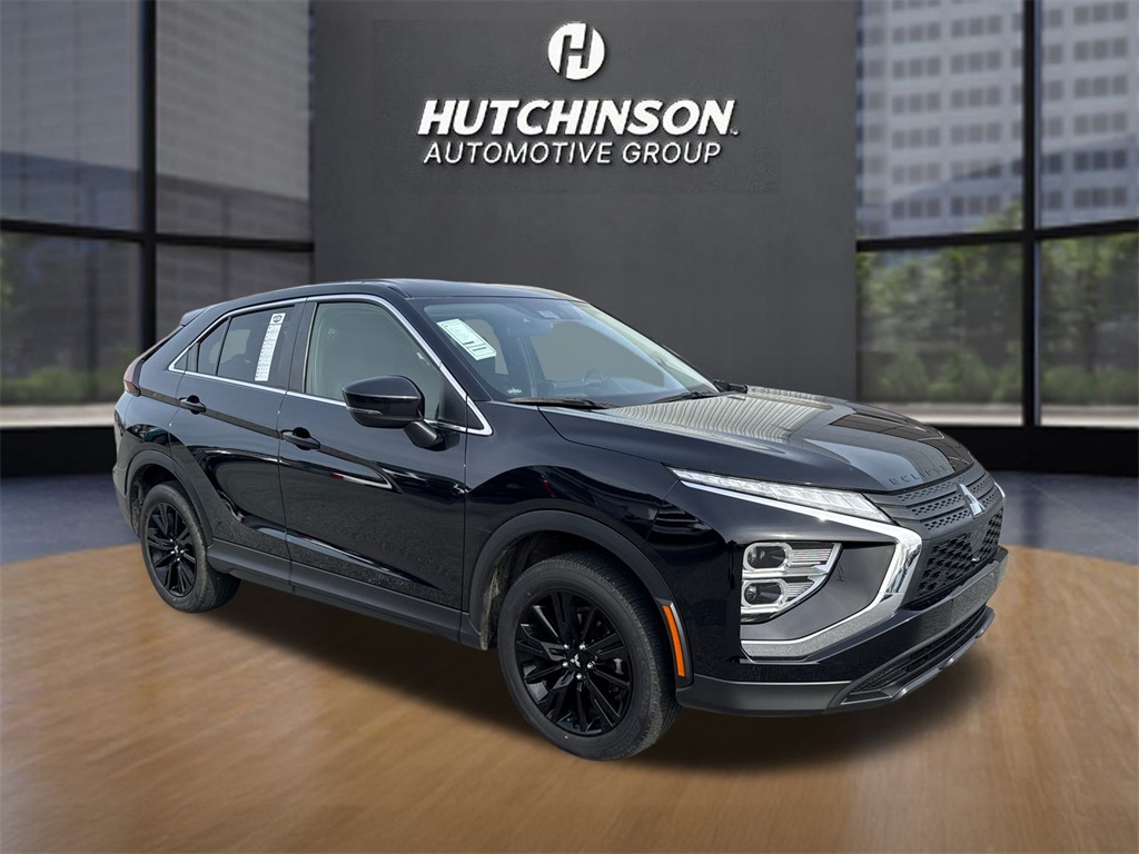 2023 Mitsubishi Eclipse Cross LE's photo