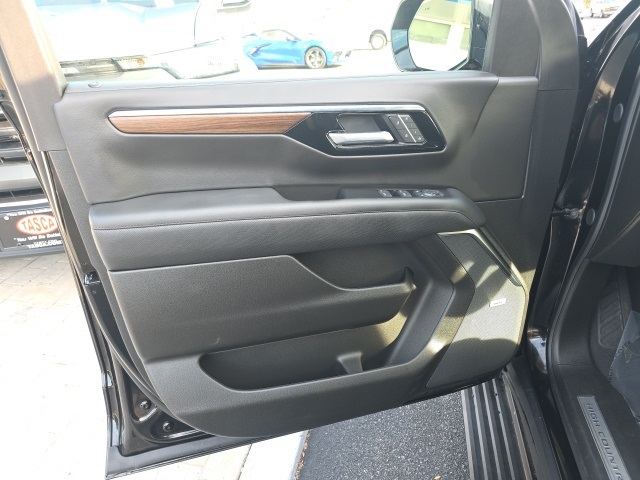 2025 Chevrolet Tahoe High Country photo 12